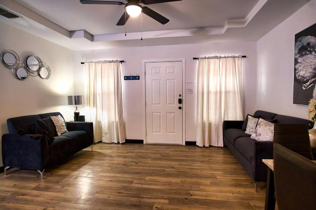 Chic & Cozy 2 Bedroom - 1 Bathroom - Rated Best Eagle Pass Exterior photo